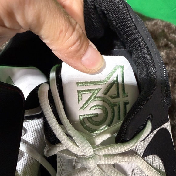 Nike Giannis Immortality 2 Basketball Shoes Men’s 9 White Black DM0825-101 - Picture 4 of 8